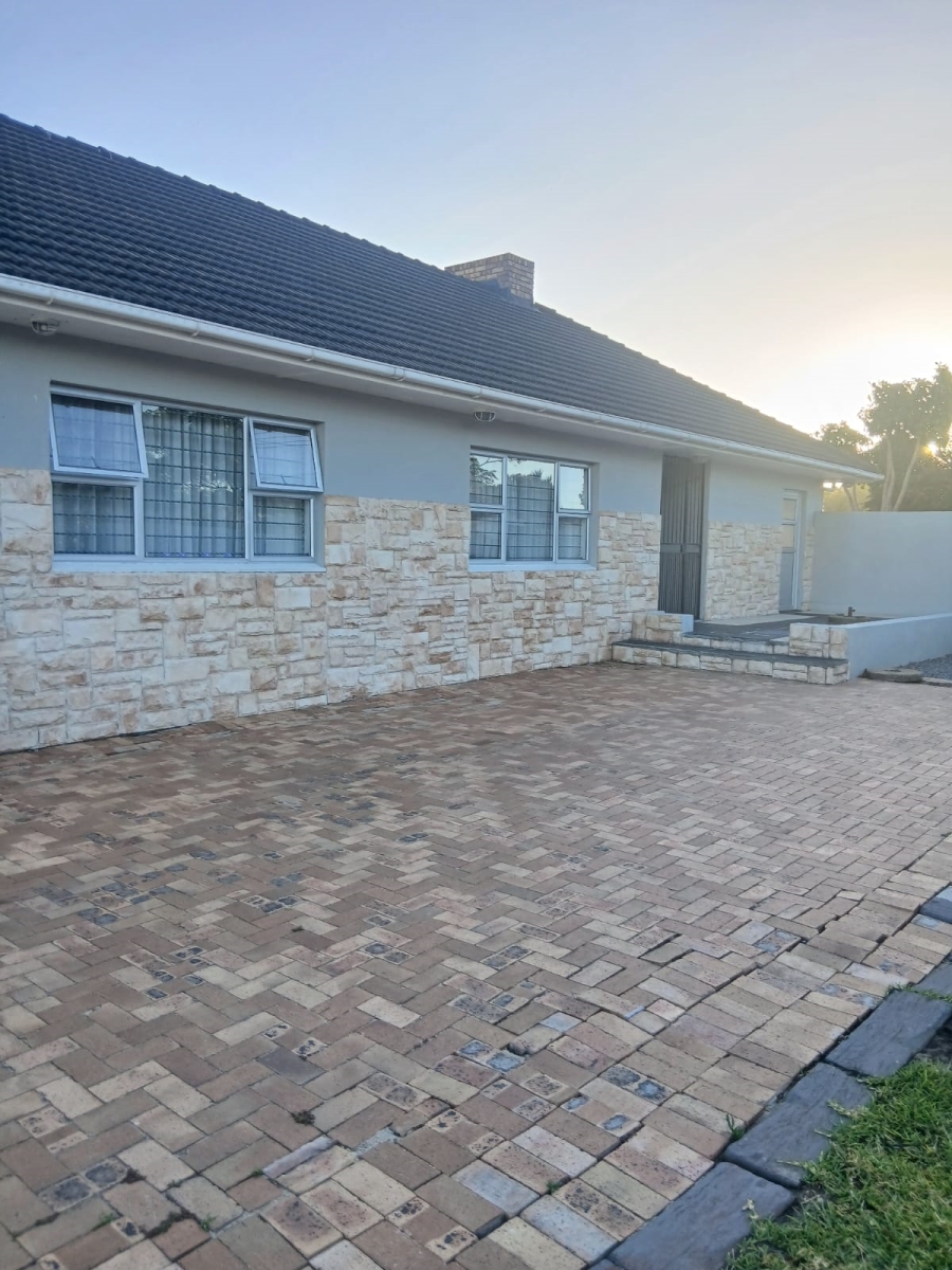 4 Bedroom Property for Sale in Table View Western Cape